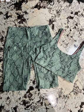 Women’s workout wear (2) pieces leggings and bra top snake skin print